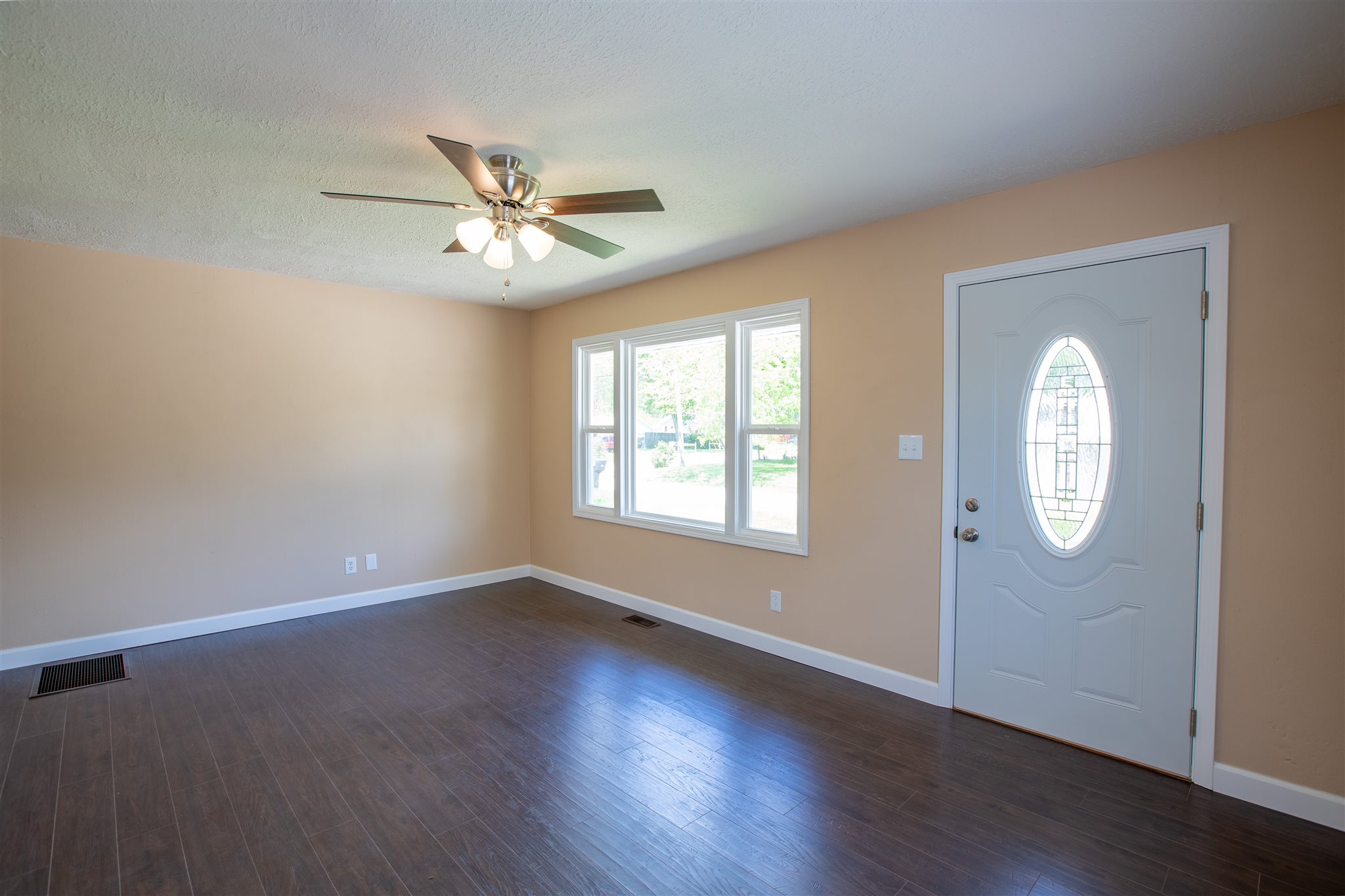1203 Christ Road Evansville, IN 47711 - Photo 5 of 32 Gallery Image 5