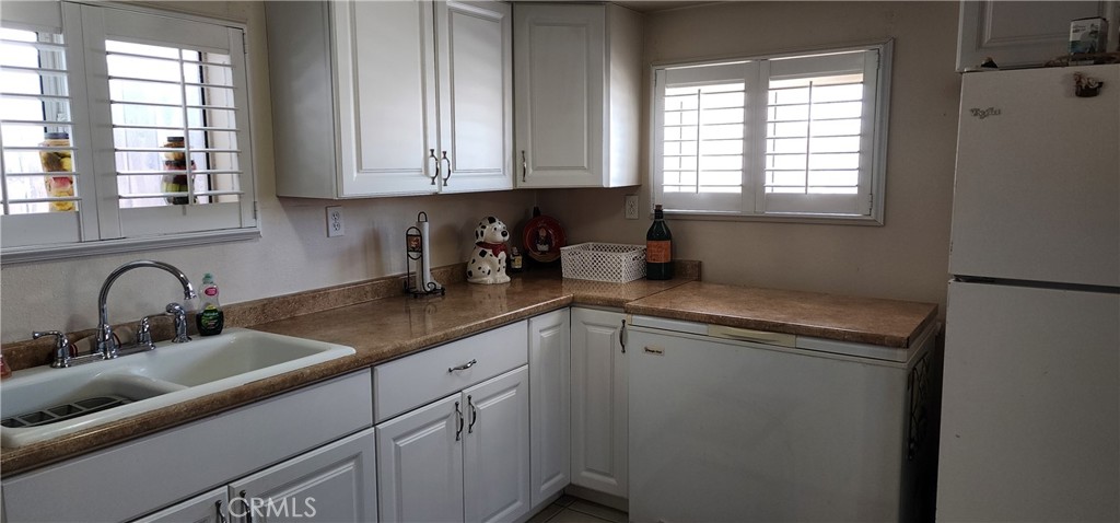 5120 Colorado River Road Blythe, CA 92225 - Photo 46 of 57 Casita kitchen