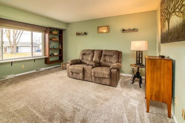 $319,900 | 1509 Hillside Lane, Watertown, WI 53098