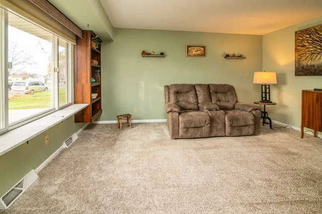 $335,000 | 1509 Hillside Lane, Watertown, WI 53098