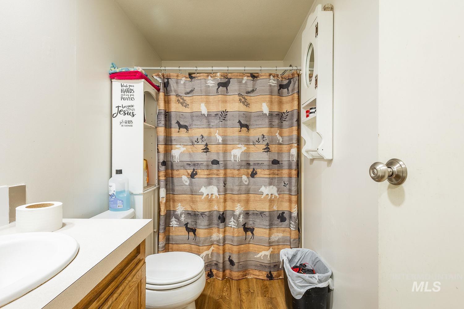 10 Reseda Ridge Circle Garden Valley, ID 83622 - Photo 9 of 28 Full bathroom featuring curtained shower and vanity