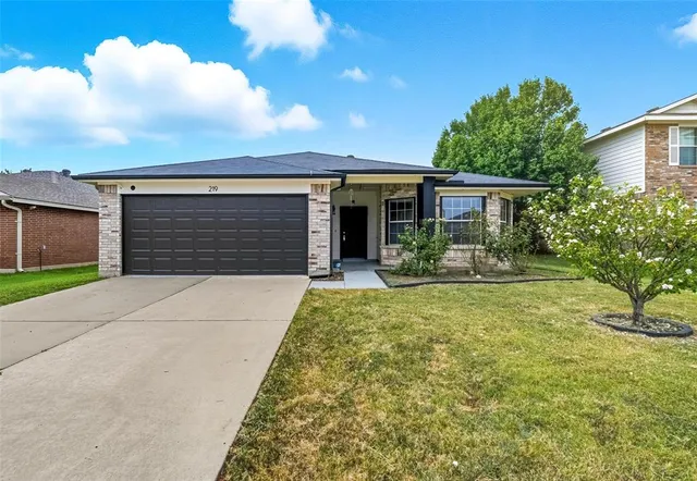 $299,900 | 219 Hilltop Drive, Justin, TX 76247