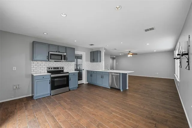 $299,900 | 219 Hilltop Drive, Justin, TX 76247