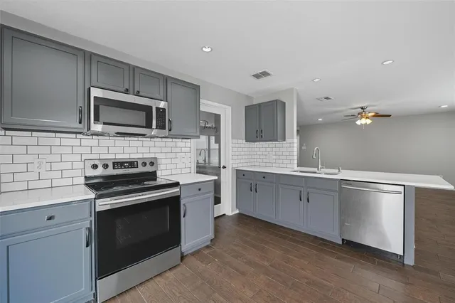 $299,900 | 219 Hilltop Drive, Justin, TX 76247