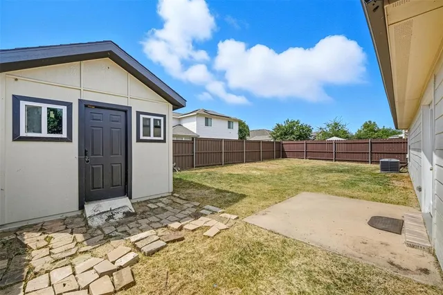 $299,900 | 219 Hilltop Drive, Justin, TX 76247