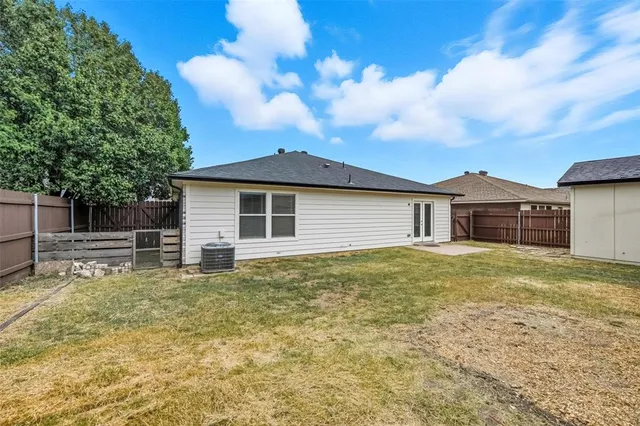 $299,900 | 219 Hilltop Drive, Justin, TX 76247