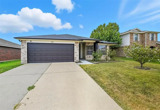 $299,900 | 219 Hilltop Drive, Justin, TX 76247