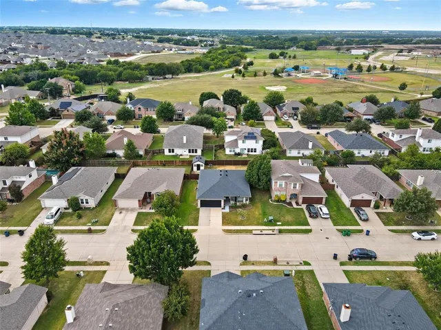 $299,900 | 219 Hilltop Drive, Justin, TX 76247