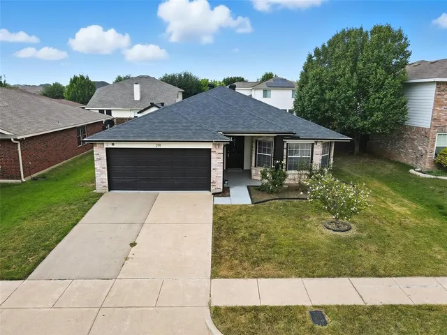 $299,900 | 219 Hilltop Drive, Justin, TX 76247