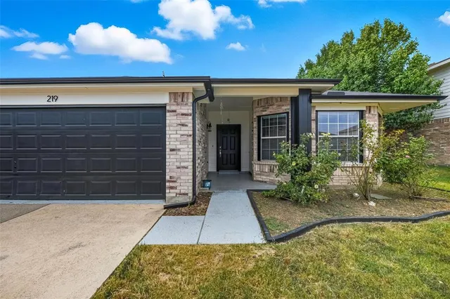 $299,900 | 219 Hilltop Drive, Justin, TX 76247