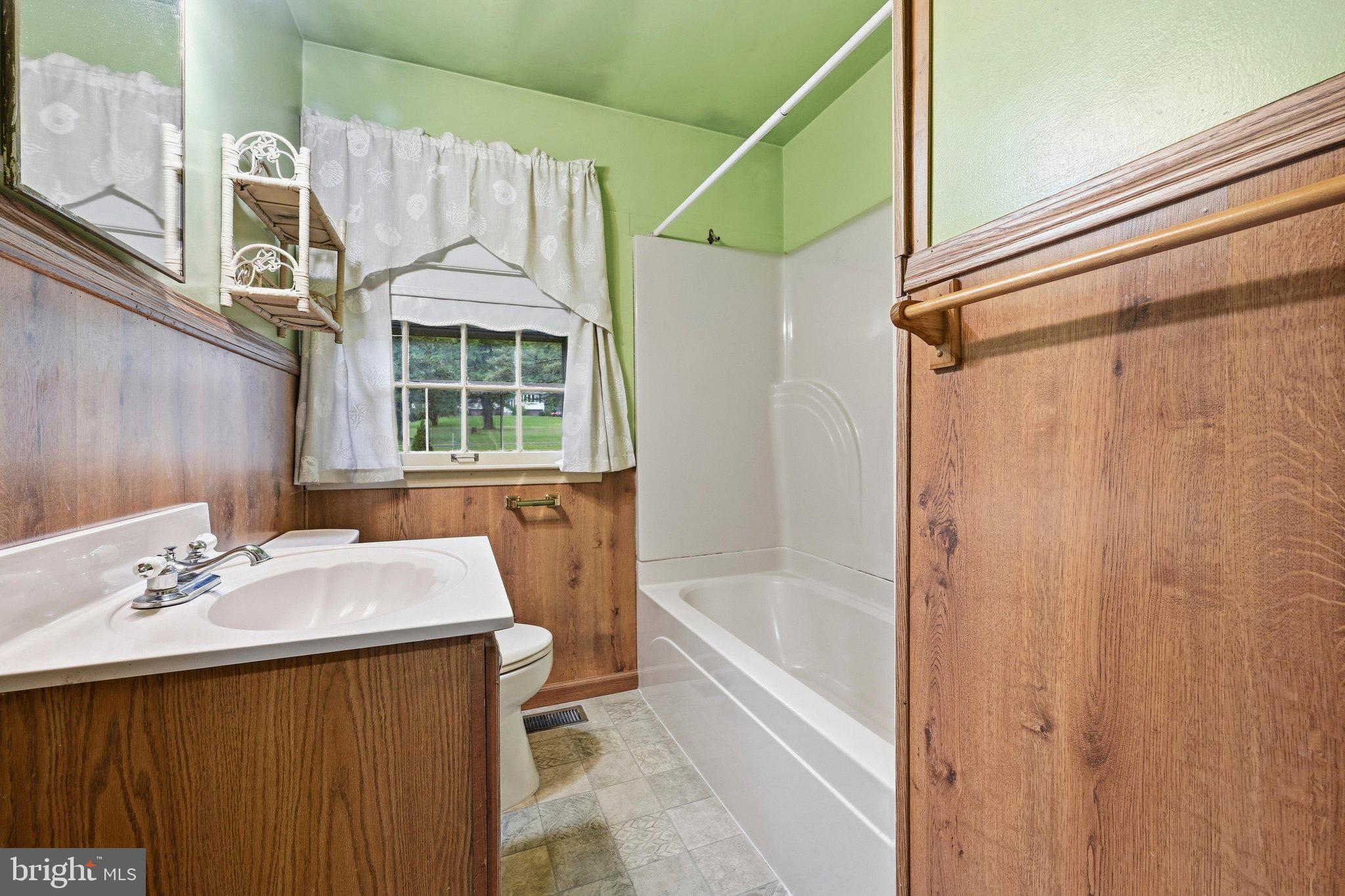 140 Wanner Road Reading, PA 19606 - Photo 21 of 25 Bathroom