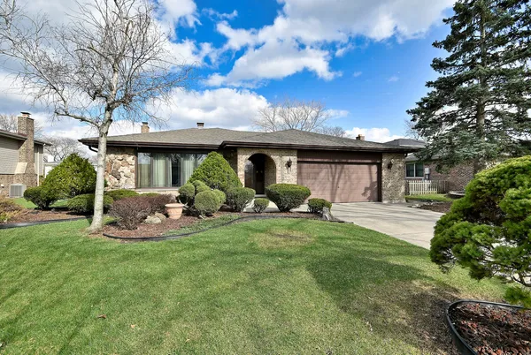 $530,000 | 7221 Bayberry Lane, Darien, IL 60561