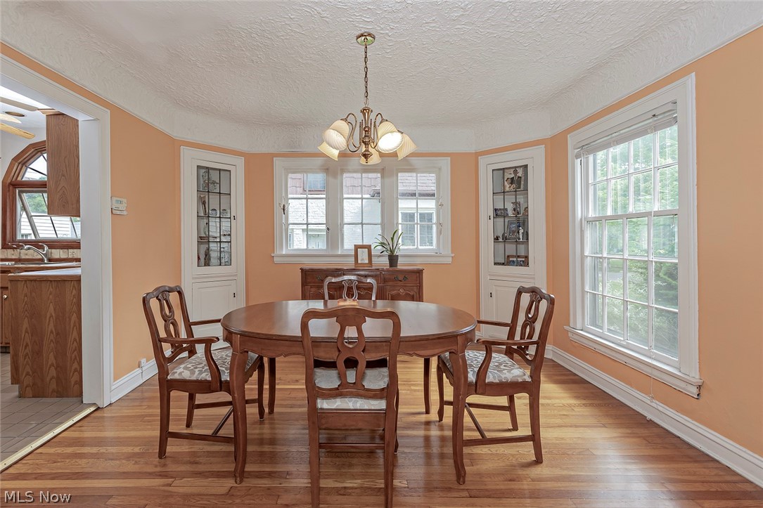3672 Rawnsdale Road Beachwood, OH 44122 - Photo 10 of 35 The elegant dining room