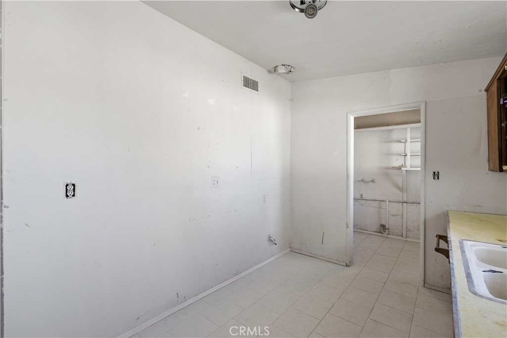 10380 Baker Road Lucerne Valley, CA 92356 - Photo 10 of 42