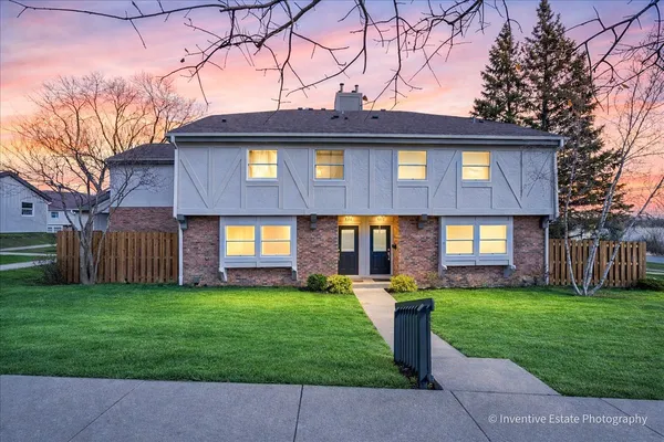 $380,000 | 884 Bristol Drive, Barrington, IL 60010