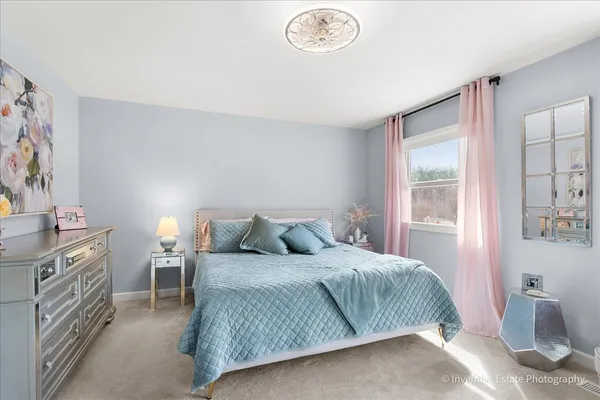 $380,000 | 884 Bristol Drive, Barrington, IL 60010