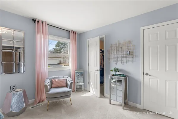 $380,000 | 884 Bristol Drive, Barrington, IL 60010