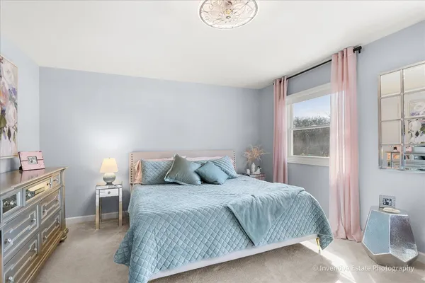 $380,000 | 884 Bristol Drive, Barrington, IL 60010