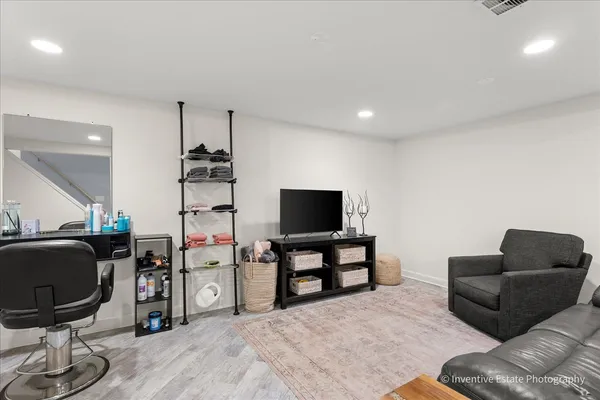 $380,000 | 884 Bristol Drive, Barrington, IL 60010