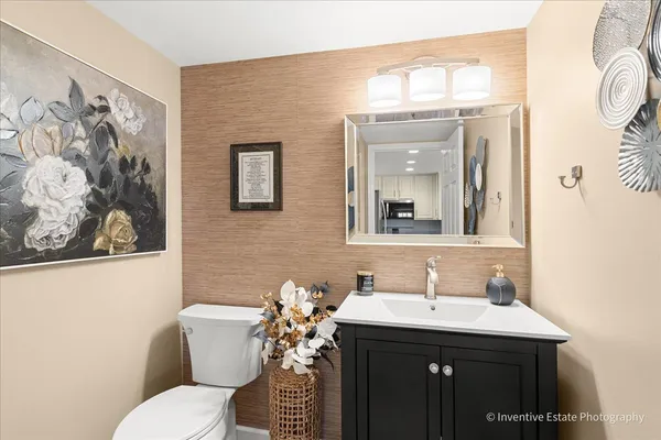 $380,000 | 884 Bristol Drive, Barrington, IL 60010