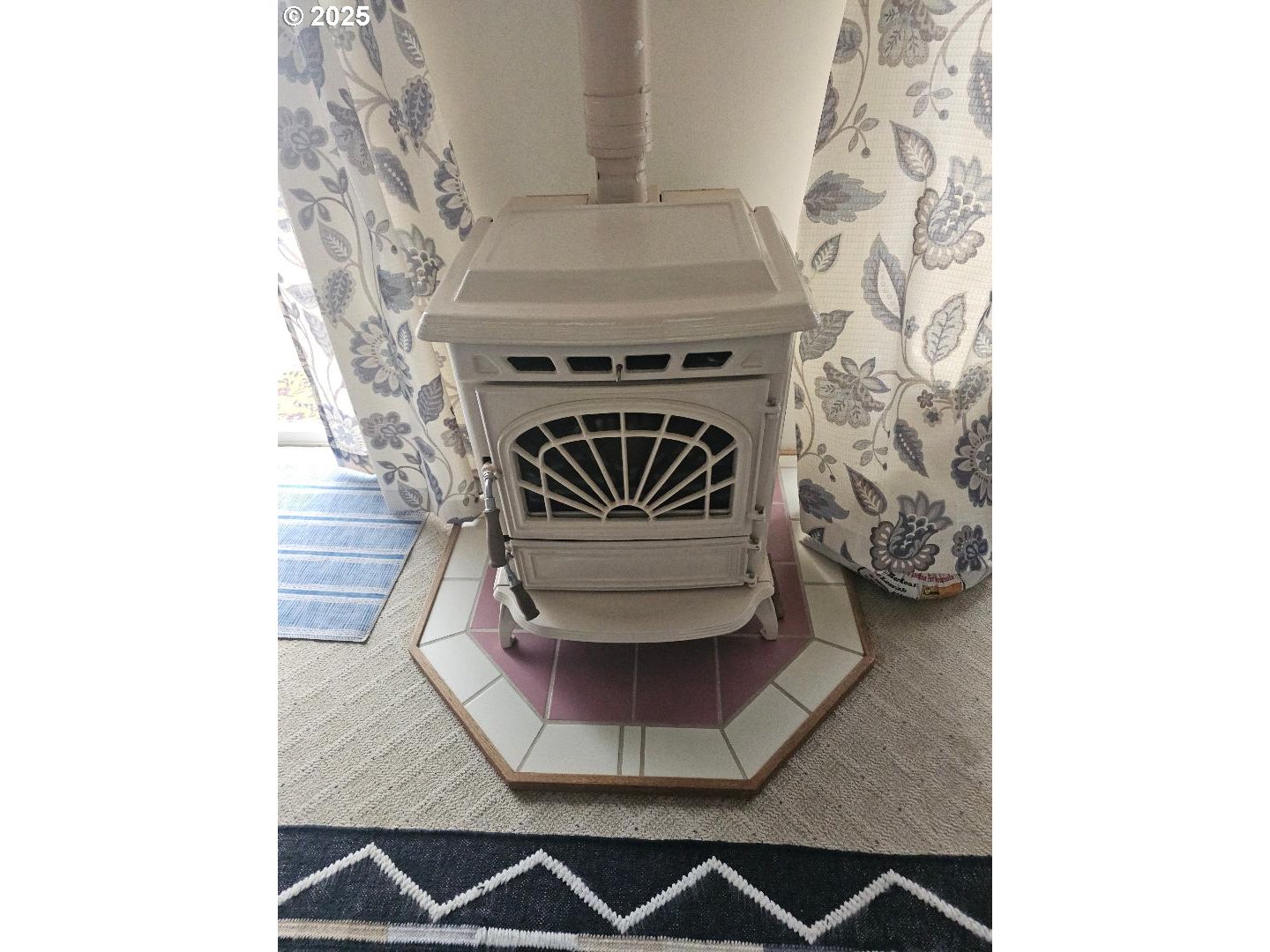 73 South Lakewood Road Tygh Valley, OR 97063 - Photo 18 of 44 a living room with furniture and a fireplace