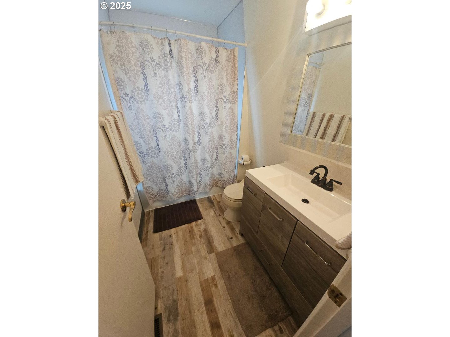 73 South Lakewood Road Tygh Valley, OR 97063 - Photo 27 of 44 a utility room with dryer and washer