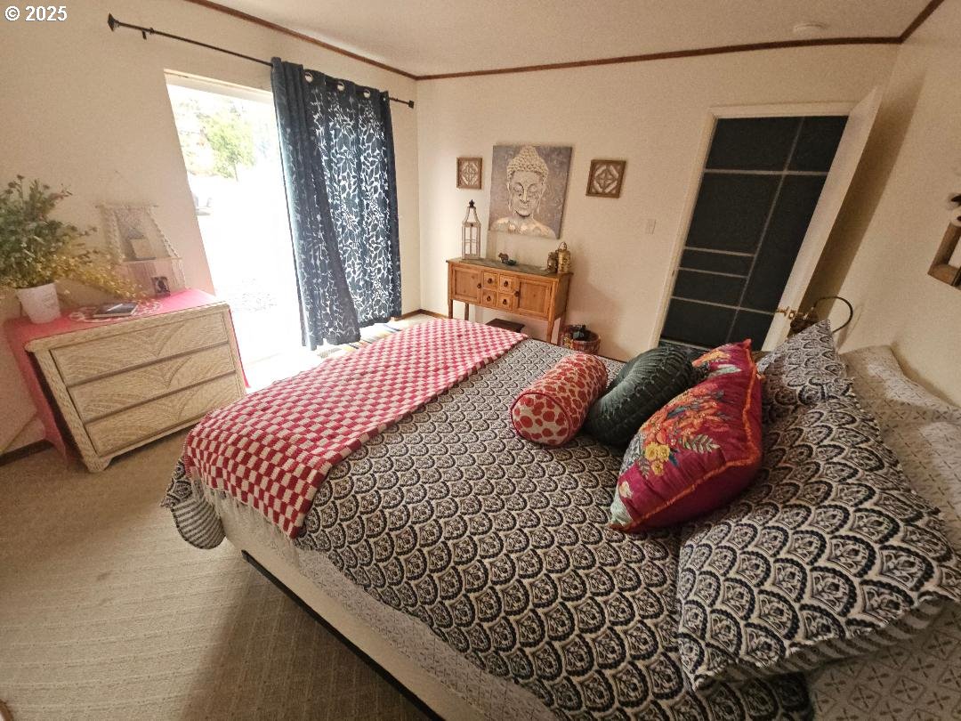 73 South Lakewood Road Tygh Valley, OR 97063 - Photo 29 of 44 a bedroom with a bed and a window