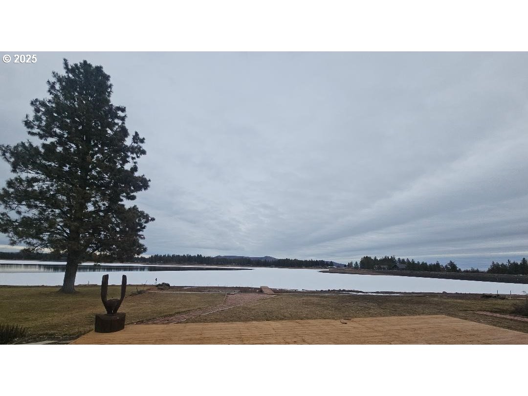 73 South Lakewood Road Tygh Valley, OR 97063 - Photo 8 of 44 a picture of a field