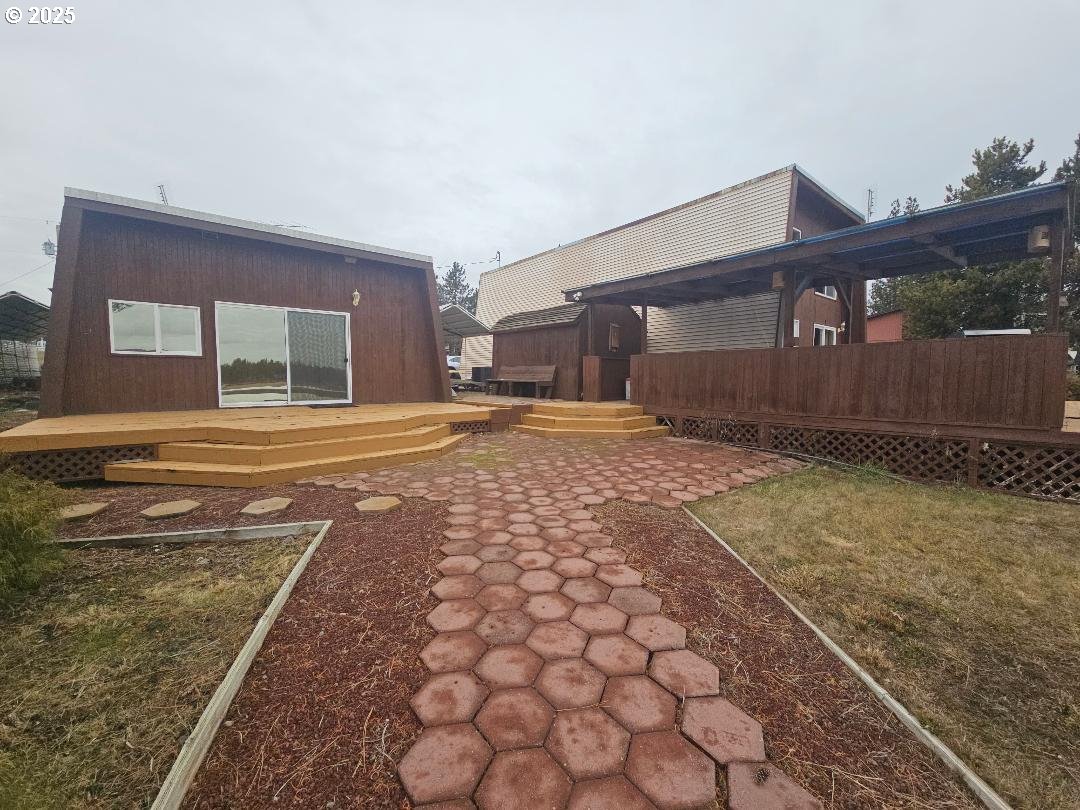 73 South Lakewood Road Tygh Valley, OR 97063 - Photo 9 of 44 a view of a back yard of the house