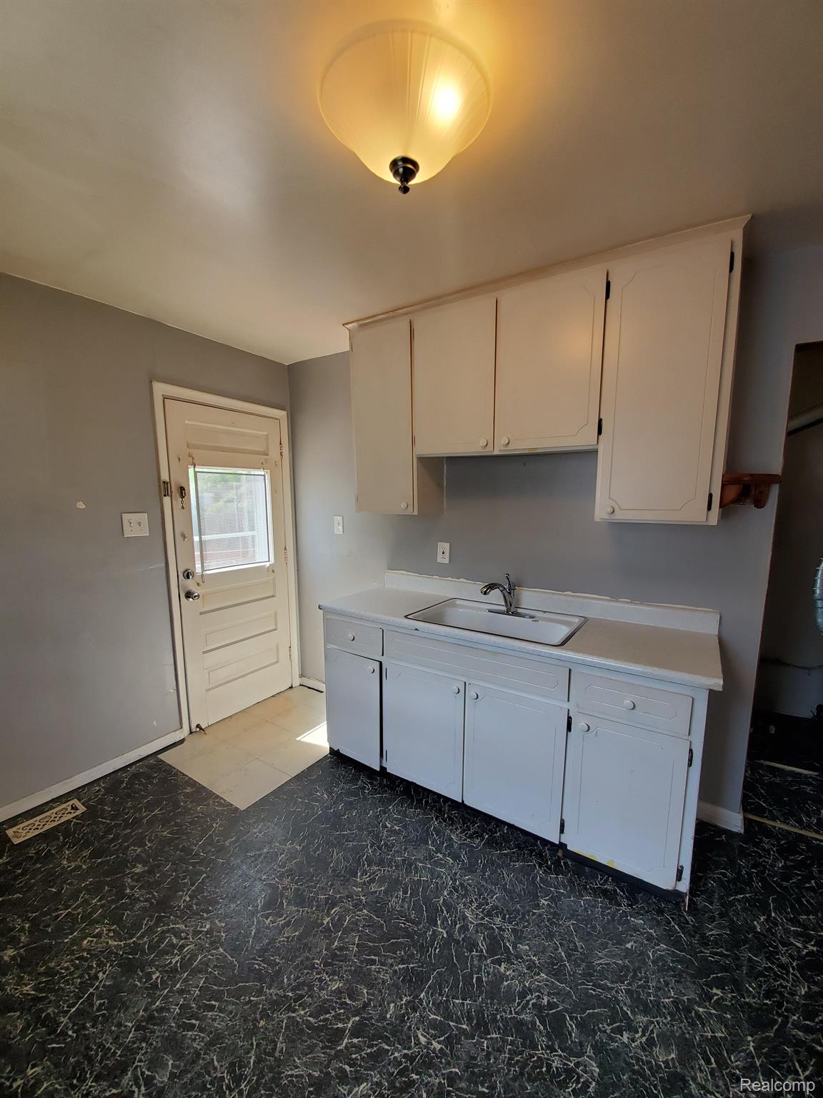 13874 Toepfer Road Warren, MI 48089 - Photo 14 of 26 Kitchen