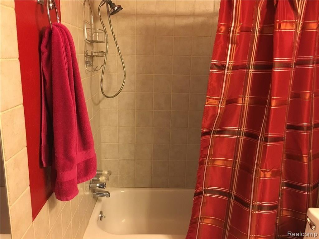 32005 West 12 Mile Road, Unit 303 Farmington Hills, MI 48334 - Photo 4 of 6