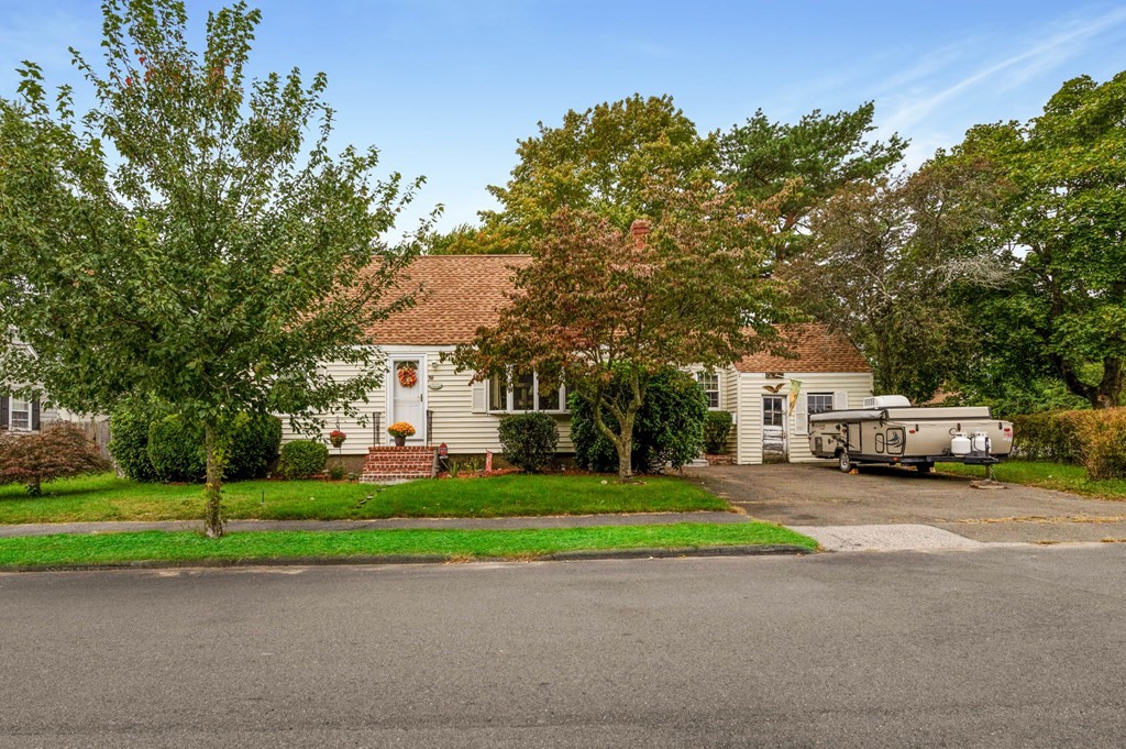 38 Walter Road Danvers, MA 01923 - Photo 2 of 29