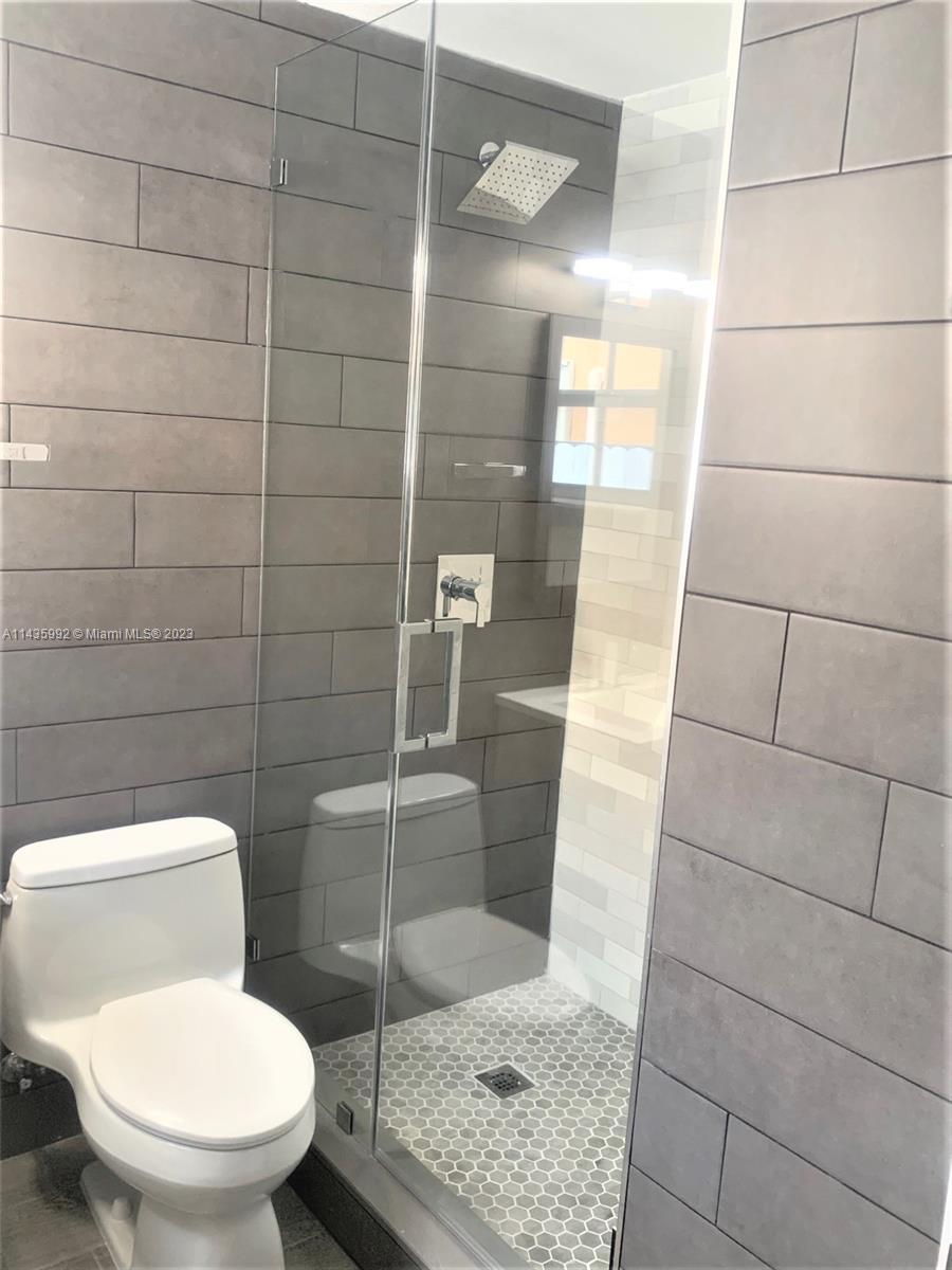 3335 Northwest 19th Street Miami, FL 33125 - Photo 15 of 42