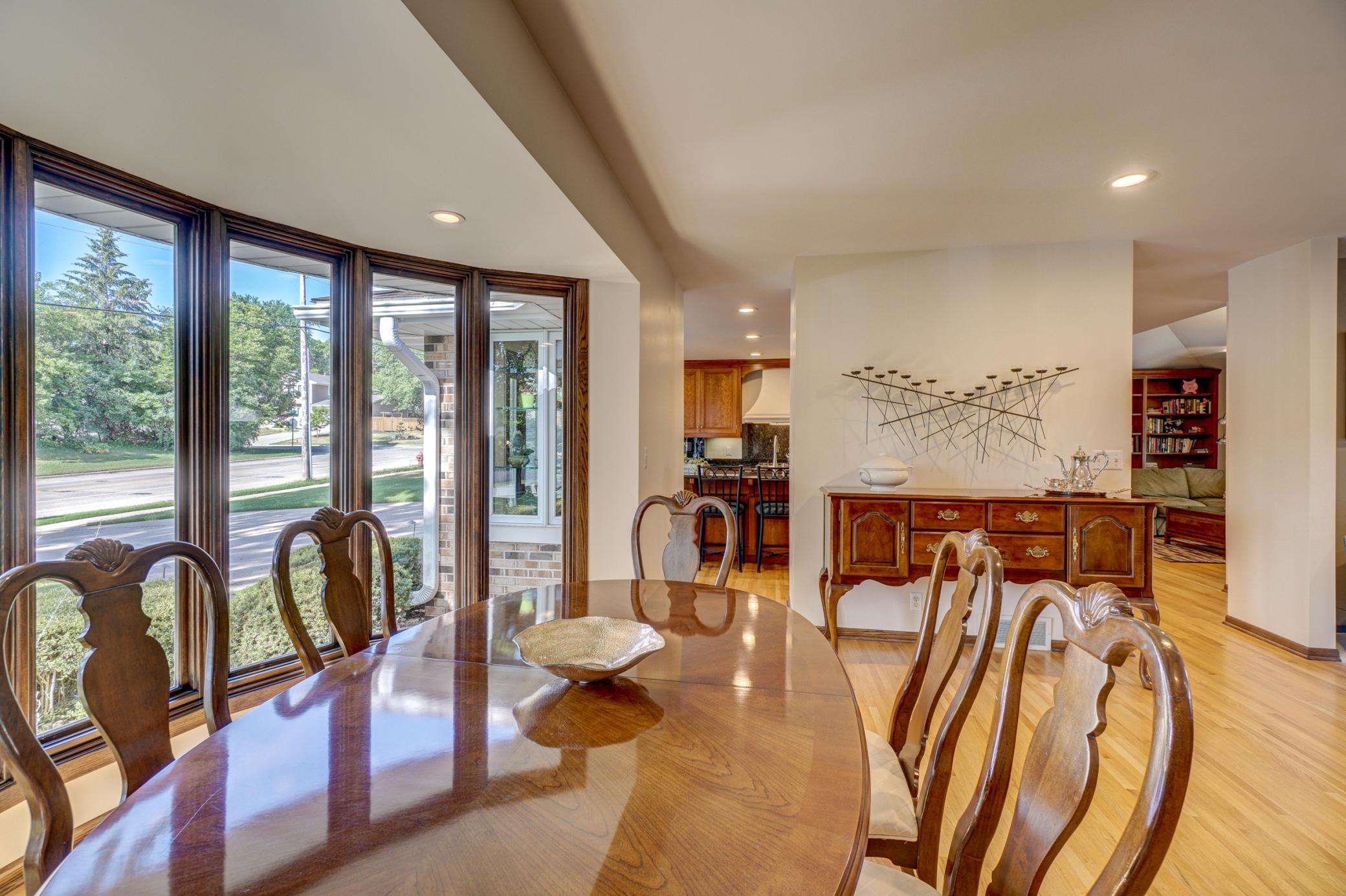 5804 West 70th Street Edina, MN 55439 - Photo 4 of 45 Gallery Image 4