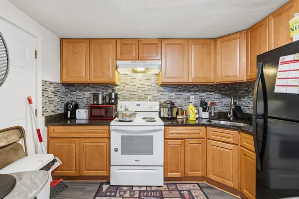 $253,900 | 29 Auna Drive, Unit 3, Brockton, MA 02301