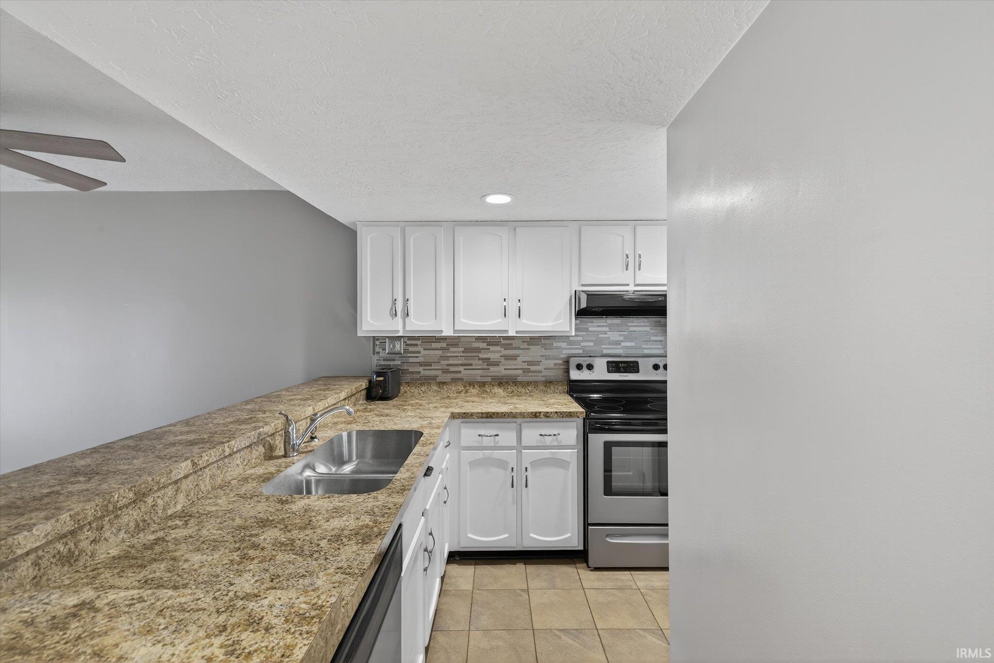 9371 South Lake Ridge Drive Bloomington, IN 47401 - Photo 9 of 36