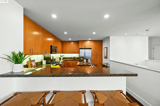 $669,000 | 438 West Grand Avenue, Unit 422, Oakland, CA 94612