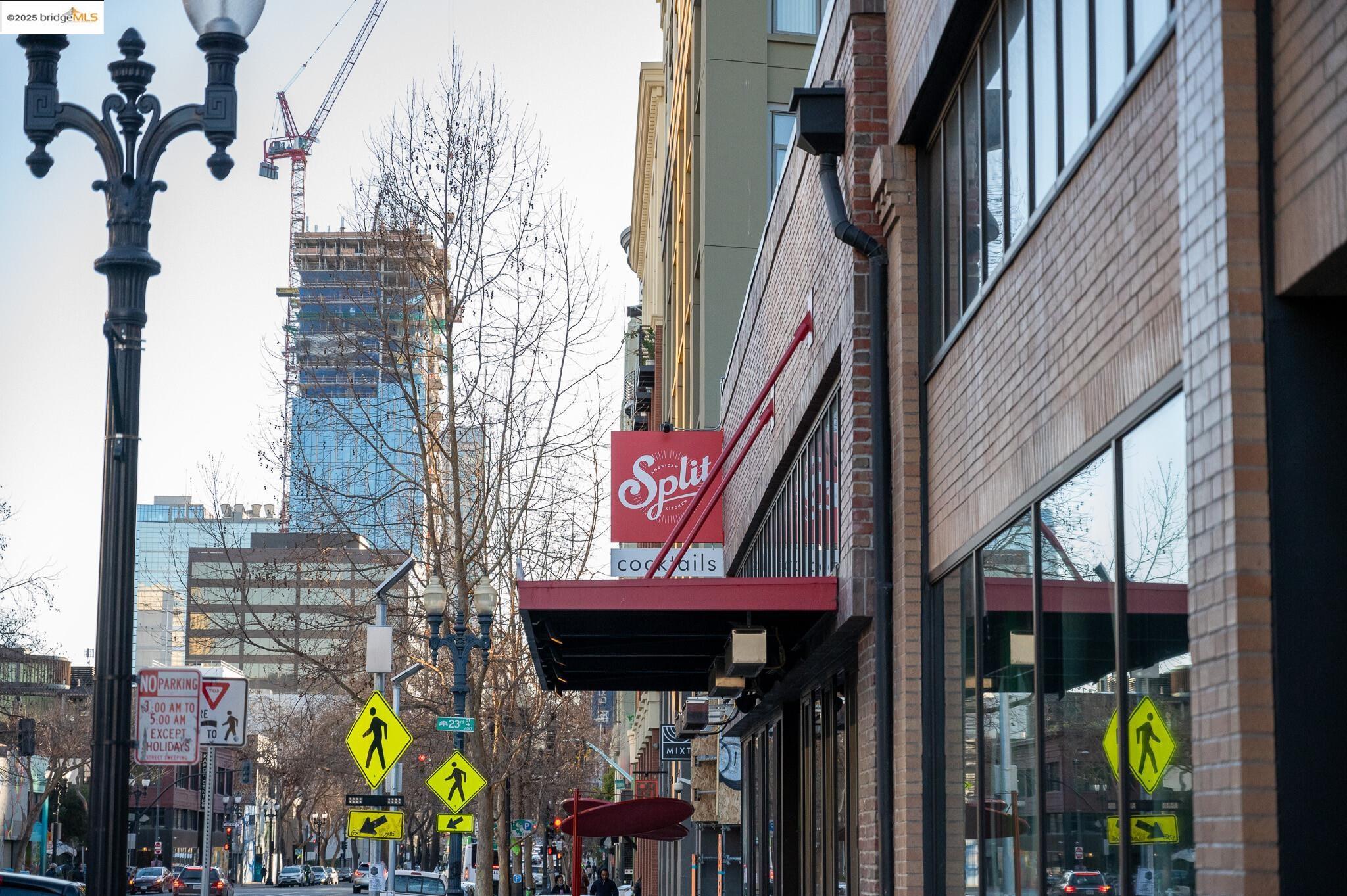 438 West Grand Avenue, Unit 422 Oakland, CA 94612 - Photo 50 of 52 Exterior view of a city view