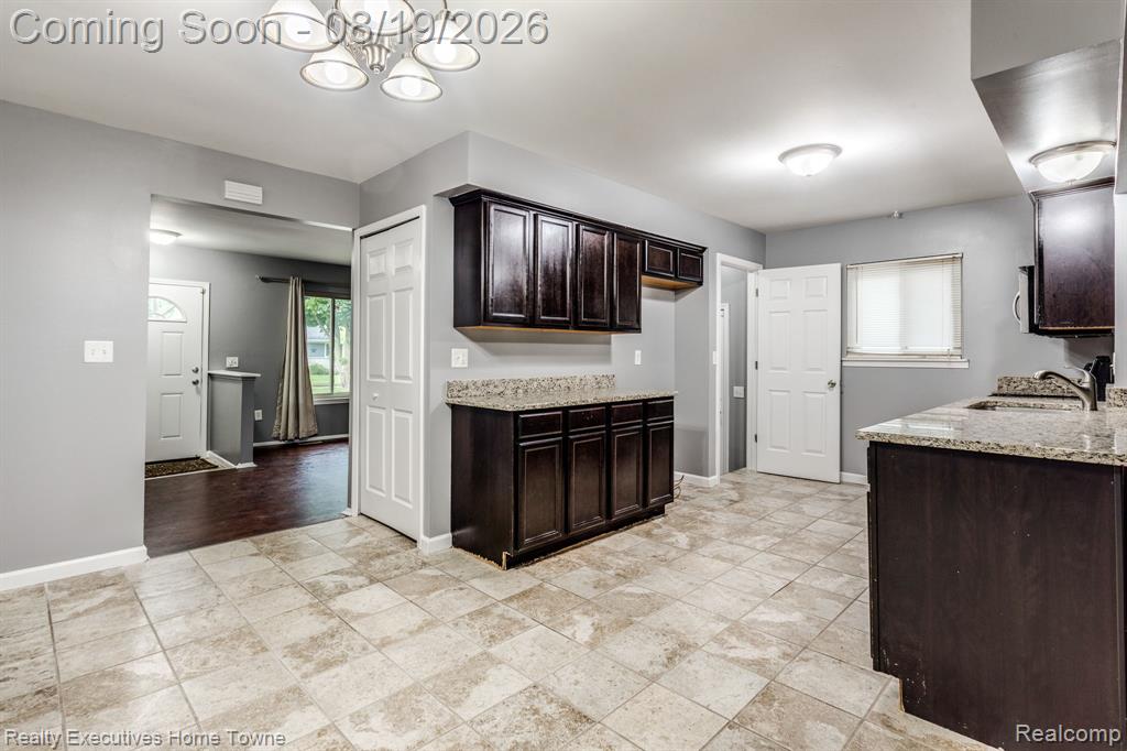 2448 Oakcrest Road Sterling Heights, MI 48310 - Photo 5 of 31 Gallery Image 5