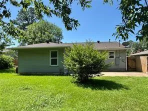 $1,600 | 1015 West Sycamore Street, Sherman, TX 75092