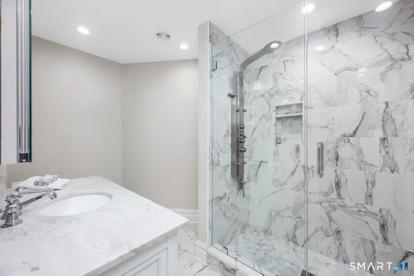 $4,695,000 | 21 Fox Hill Lane, Darien, CT 06820