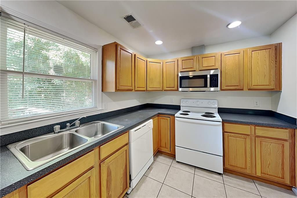 232 Chappell Road Northwest Atlanta, GA 30314 - Photo 5 of 16 Gallery Image 5