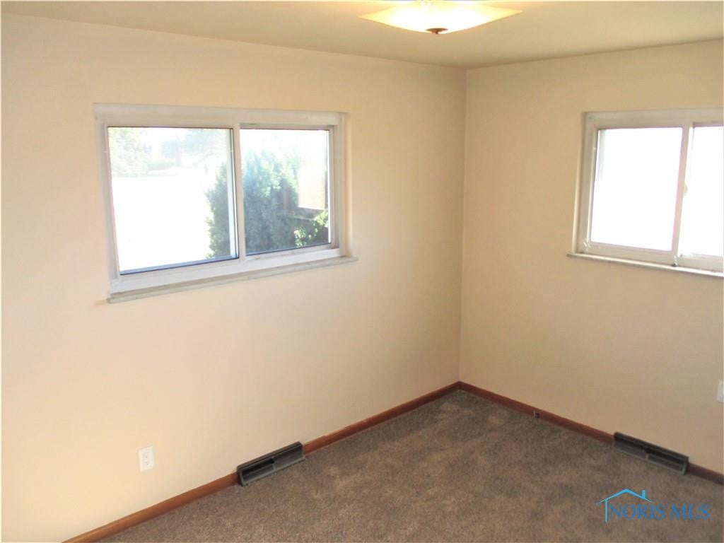 559 North Stadium Road Oregon, OH 43616 - Photo 8 of 13 Gallery Image 8