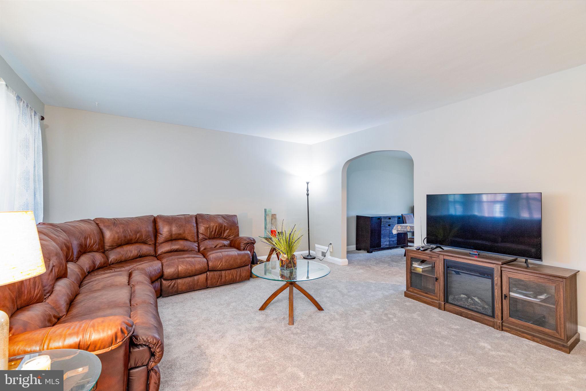 4907 Briarclift Road Baltimore, MD 21229 - Photo 3 of 25 Gallery Image 3