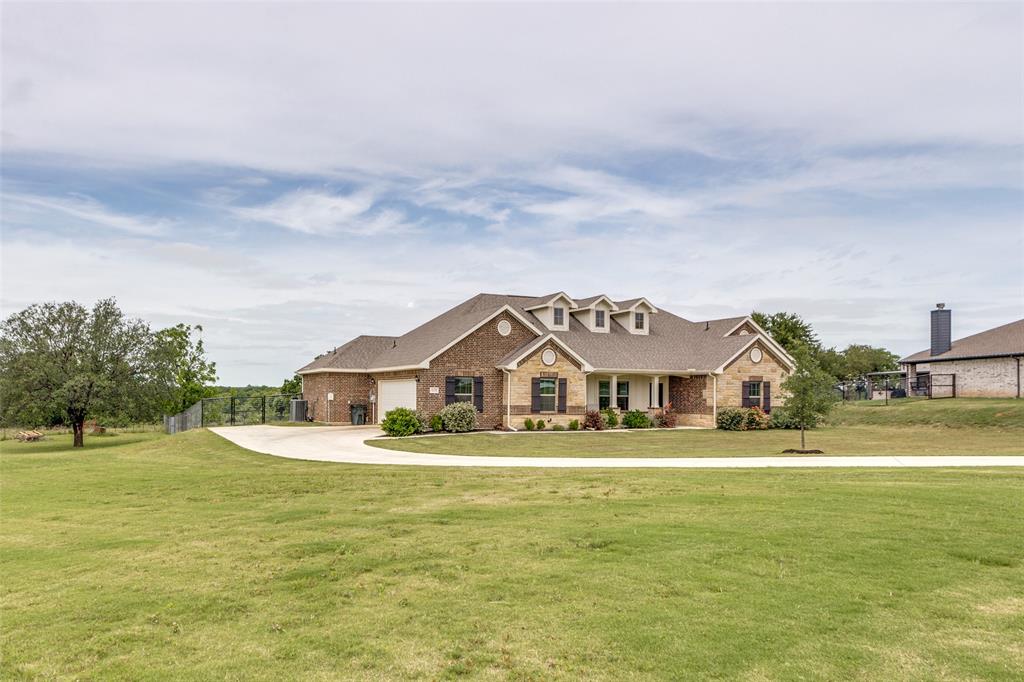 428 Herb Stephens Jr Way Springtown, TX 76082 - Photo 3 of 39