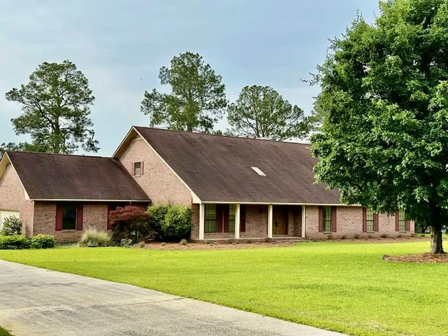 $335,000 | 5704 East Forest Lake Drive, Tifton, GA 31794