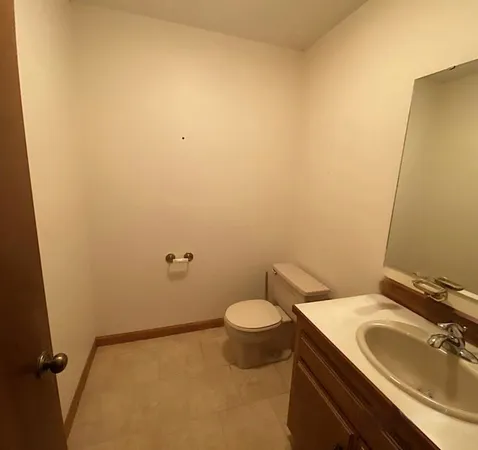 $320,000 | 5704 East Forest Lake Drive, Tifton, GA 31794