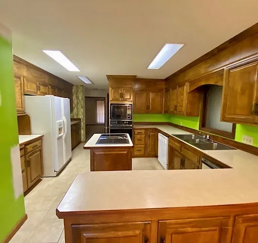 $335,000 | 5704 East Forest Lake Drive, Tifton, GA 31794