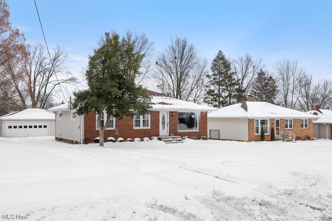 2818 Dentzler Road Parma, OH 44134 - Photo 2 of 42