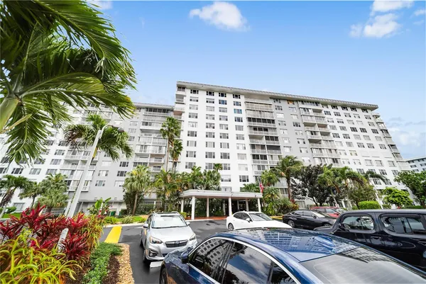 $350,000 | 3800 Hillcrest Drive, Unit 1007, Hollywood, FL 33021
